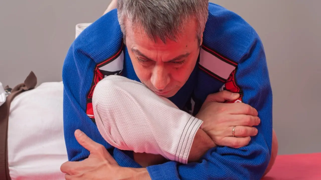 Как попасть на бесплатные тренировки по самообороне от чемпиона мира по MMA в Астане