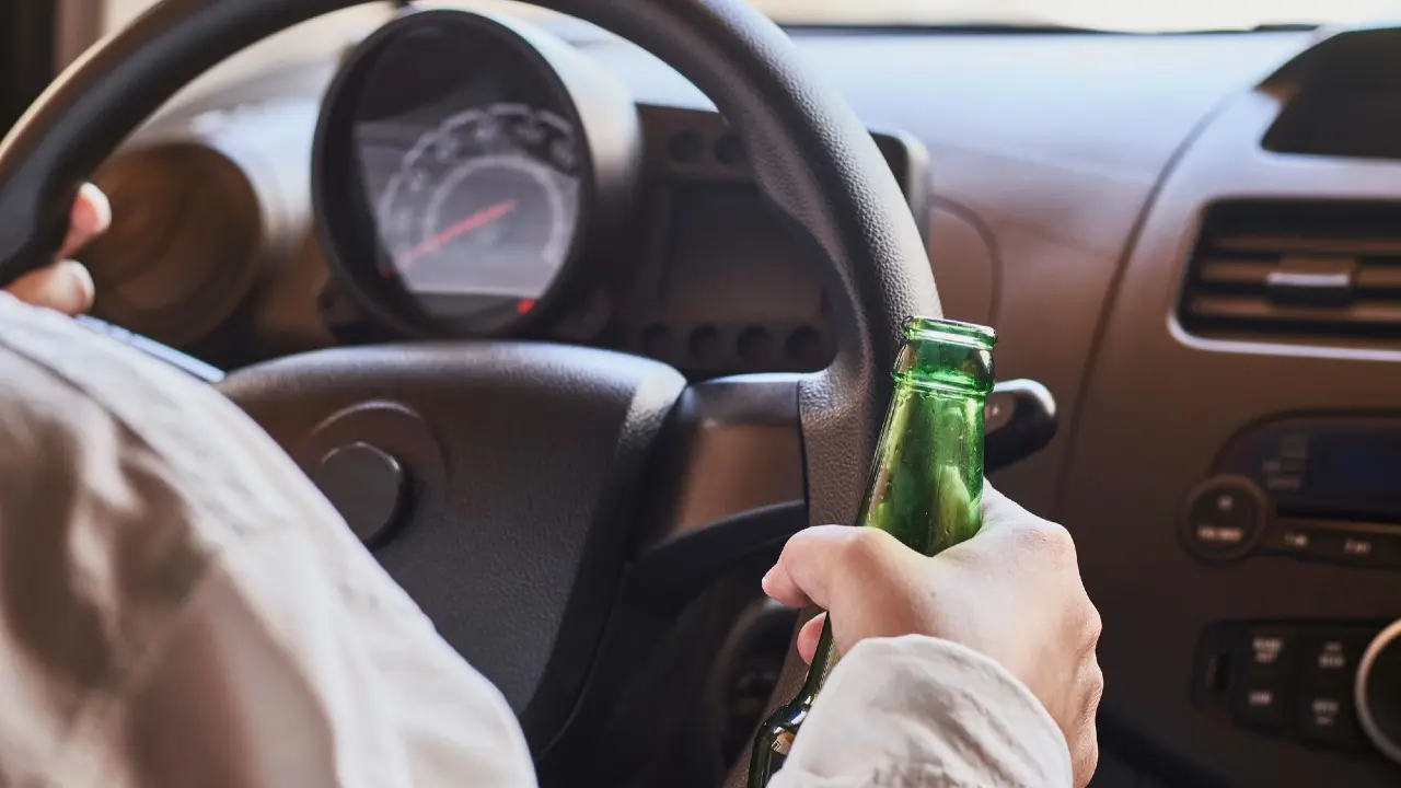 Почему пьяного судью за рулём не могут сразу наказать как обычного водителя