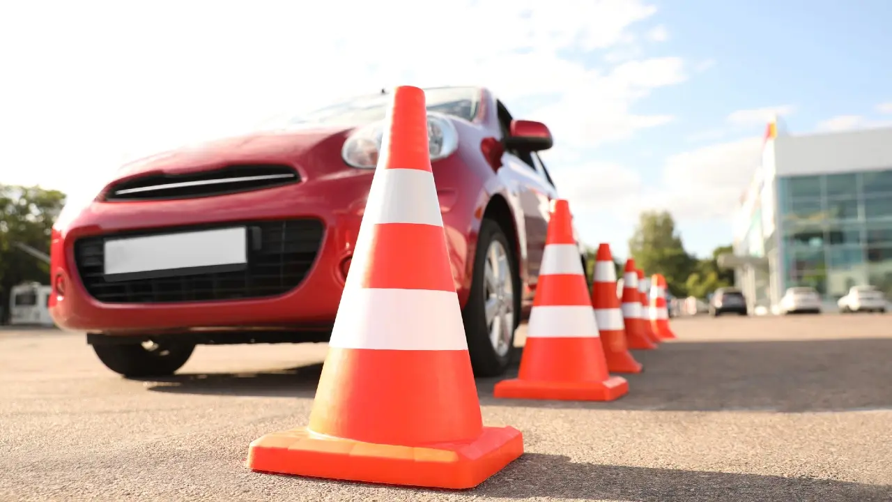 Подготовку 701 группы приостановили в автошколах Казахстана