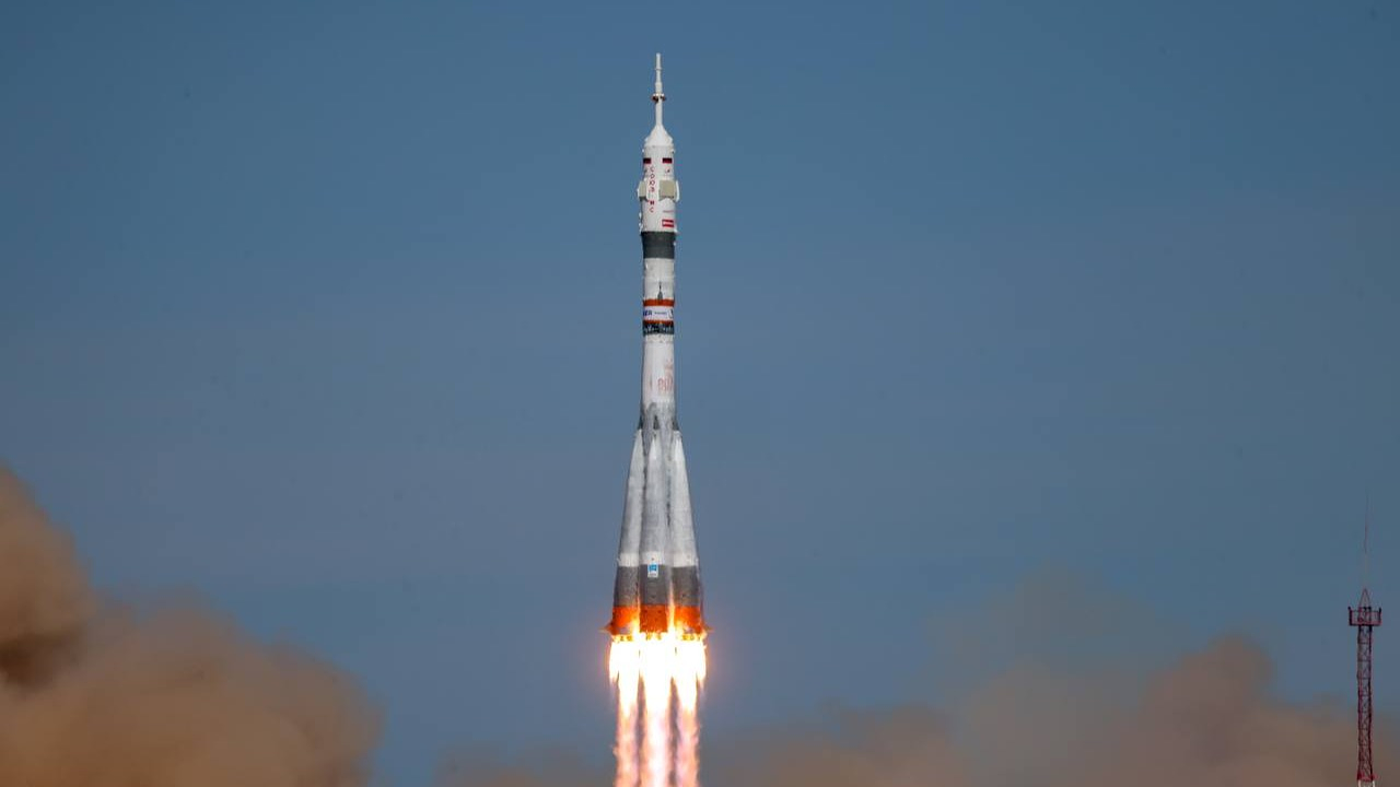 С Байконура стартовал пилотируемый корабль – на борту двое россиян и астронавт NASA