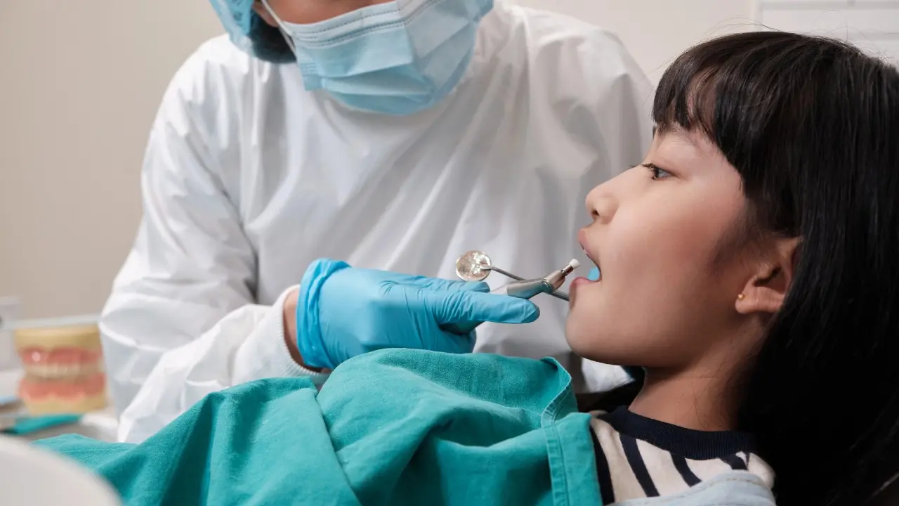 Можно ли поставить детям брекеты бесплатно, ответили в ФСМС