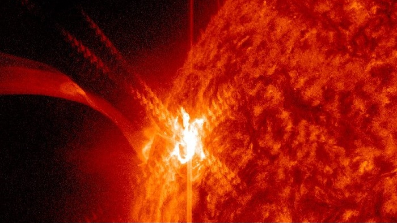 Вспышка X2.7 от 14 мая / Фото Лаборатории солнечной астрономии