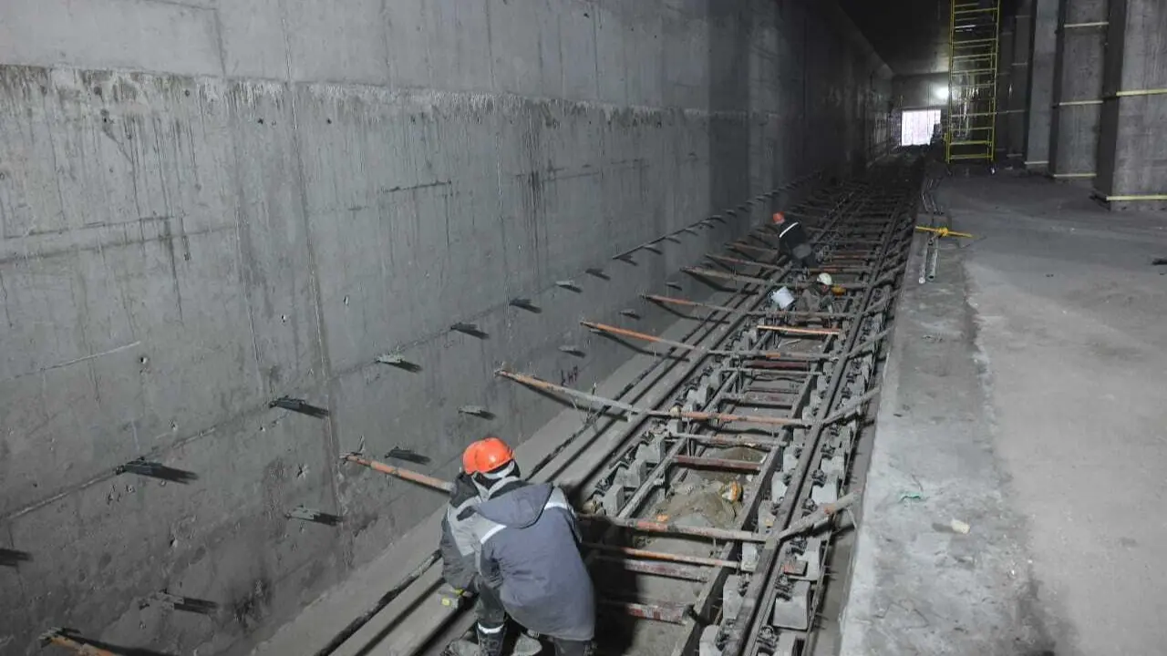 Бесшумные рельсы и аудиооповещение в тоннелях: как выглядит строящаяся станция метро "Калкаман" в Алматы