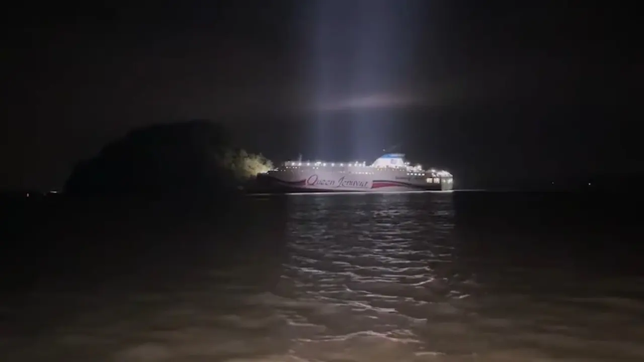 267 человек на борту: пассажирский паром ударился о скалы близ побережья Южной Кореи