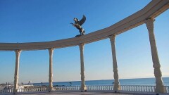 Трещины появились на сцене амфитеатра в Актау