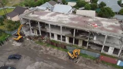 Недостроенное здание сносят в Алматы