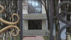 Группа экс-полицейских устроила акцию протеста перед зданием прокуратуры Шымкента