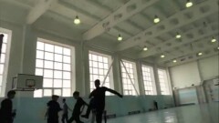 В Жанаозене проверят видео с учителем физкультуры, который бьёт детей