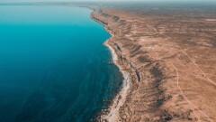 Разлив нефти обнаружили на Каспийском море недалеко от месторождения: специалисты проведут осмотр и отбор проб