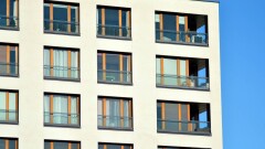 Житель Шымкента выбросил ребёнка из окна четвёртого этажа