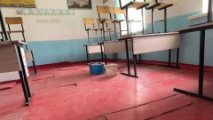 "Хуже, чем помещения для скота". Отпускать детей в школу боятся жители посёлка в Туркестанской области