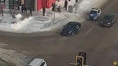 Пьяный водитель протащил полицейского на своей машине в Астане