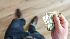 Фальшивые доллары пытались ввезти в Казахстан из Турции