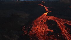 Трое казахстанцев хотели забраться на извергающийся вулкан на Гавайях и попали в полицию