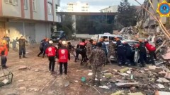 "Просто повезло". Казахстанские спасатели рассказали, как находили живых под завалами в Турции