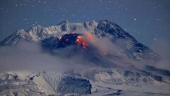 Вулкан Шивелуч начал извергаться на Камчатке