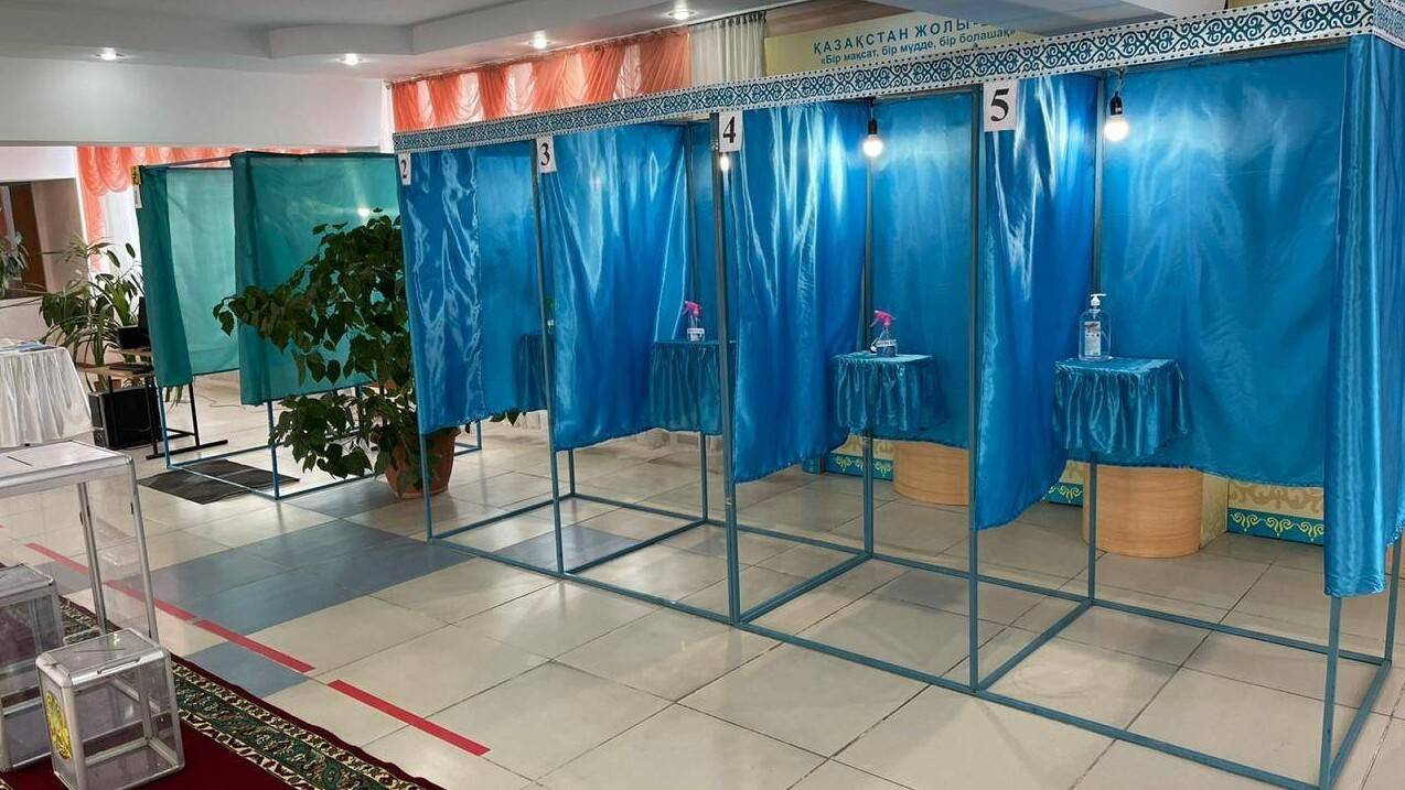 Наблюдатель заявила о вбросе бюллетеней в Туркестанской области, её удалили с избирательного участка