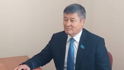 "Мне его жаль, он потерял сон". Депутат Турлыханов высказался о своём сыне