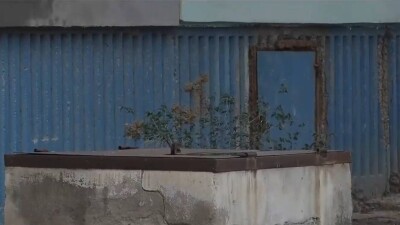 Жители микрорайона в Атырау уже 30 лет задыхаются от запаха канализации