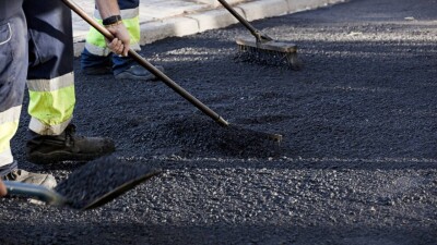 Акимат Алматы расторгает договор с фирмой, занимающейся ремонтом дорог