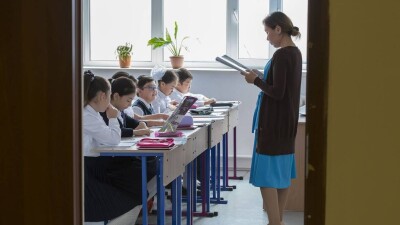 "Формальная процедура для роста зарплаты". Что не так с аттестацией педагогов и почему учителя проваливают тесты