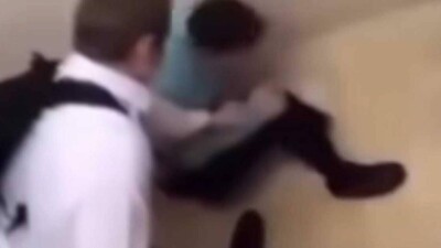 Группа девятиклассников избивает школьников в гимназии Астаны: полиция возбудила уголовное дело