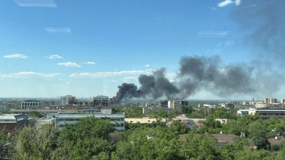 Чёрные клубы дыма в Алматы: склад горел в Жетысуском районе