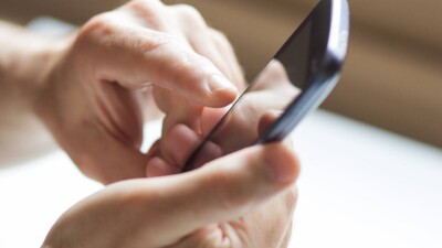 Работник кафе оформил кредит на 2,8 млн тенге с телефона, оставленного в залог