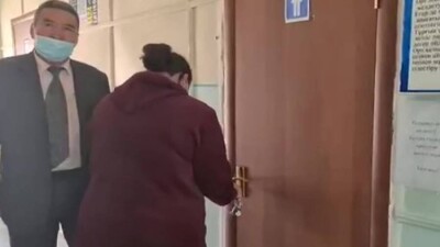В Туркестанской области школьники до сих пор вынуждены пользоваться уличными туалетами