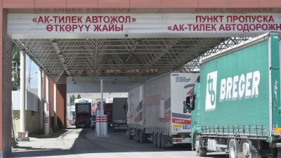 В очереди на казахстанско-кыргызстанской границе стоят более 600 фур