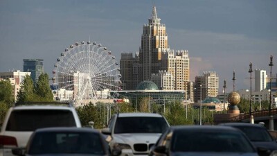 Переименование столицы: вдоль дорог уже сменили около 100 указателей