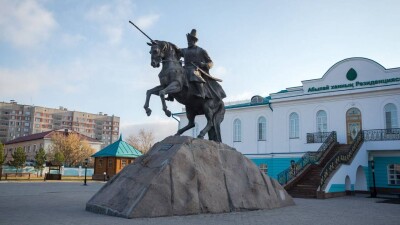 Кому в Казахстане могут ставить памятник при жизни: правила установления монументов разработало Минкультуры