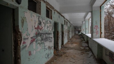 Заброшенный госпиталь в Алматы: почему в нём проводят фотосессии, а не лечат ветеранов