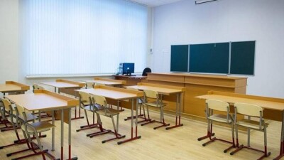 Новая школа в Туркестанской области пошла трещинами. Эксперты считают, что в ней можно учиться