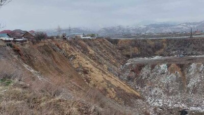 В Алматы закрыли незаконный карьер после жалоб жителей Досаеву
