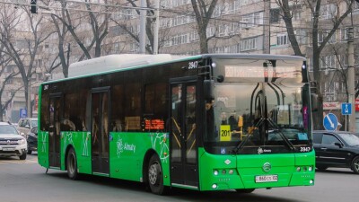 Маслихат Алматы утвердил новые тарифы на проезд в автобусе