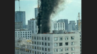 Крупный пожар вспыхнул на левом берегу Астаны: взорвались газовые баллоны