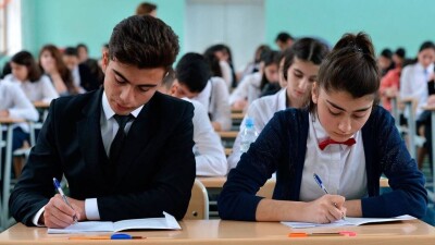 "Штукатурка со стен сыплется": школа в Жетысуской области покрылась плесенью после ремонта за 660 млн тенге