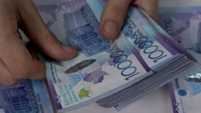 Двум сотрудникам Антикора дали реальные сроки за вымогательство взяток у сельских акимов