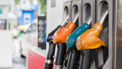 Цены на бензин в России достигли максимума: ждать ли повышения в Казахстане