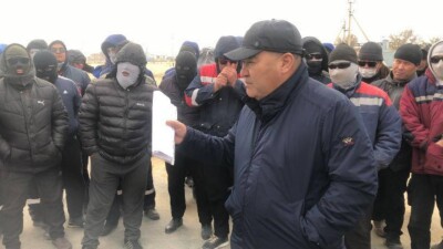 Сельчанам, перекрывшим дорогу в Мангистау, предложили работу с зарплатой в 450 000 тенге, они отказались
