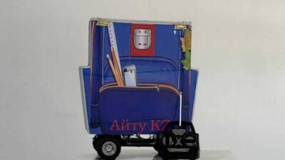 Школьник из Туркестана, которому нельзя носить тяжести после ДТП, изобрёл сумку на дистанционном управлении