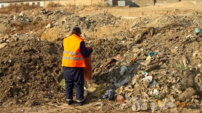 В Кызылординской области сельчане вынуждены ходить в масках из-за запаха со свалки
