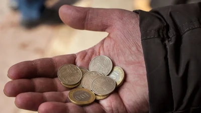 Бедных казахстанцев стало почти на 40 тысяч больше
