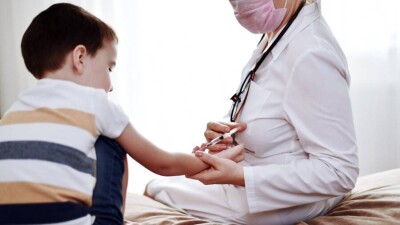 Школьникам вкололи живую вакцину вместо пробы Манту: идёт служебное расследование