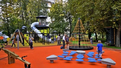 Жительница Алматы незаконно снесла детскую площадку, мешавшую ей спать