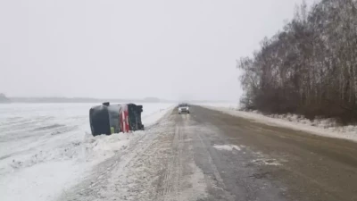 Автобус с 54 пассажирами из Казахстана перевернулся в России