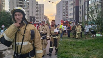 "Не дождались 20 секунд". ДЧС о девушке, которая погибла, спрыгнув с пятого этажа горящего дома в Аккенте
