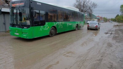 Досаев обещает завершить ремонт дорог в Нижней Пятилетке к концу года