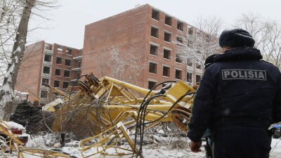 Крановщик погиб после падения башенного крана в Костанае